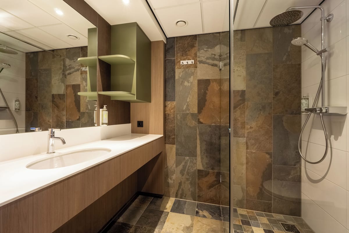 1 bedroom, in-room safe, desk, cots/infant beds