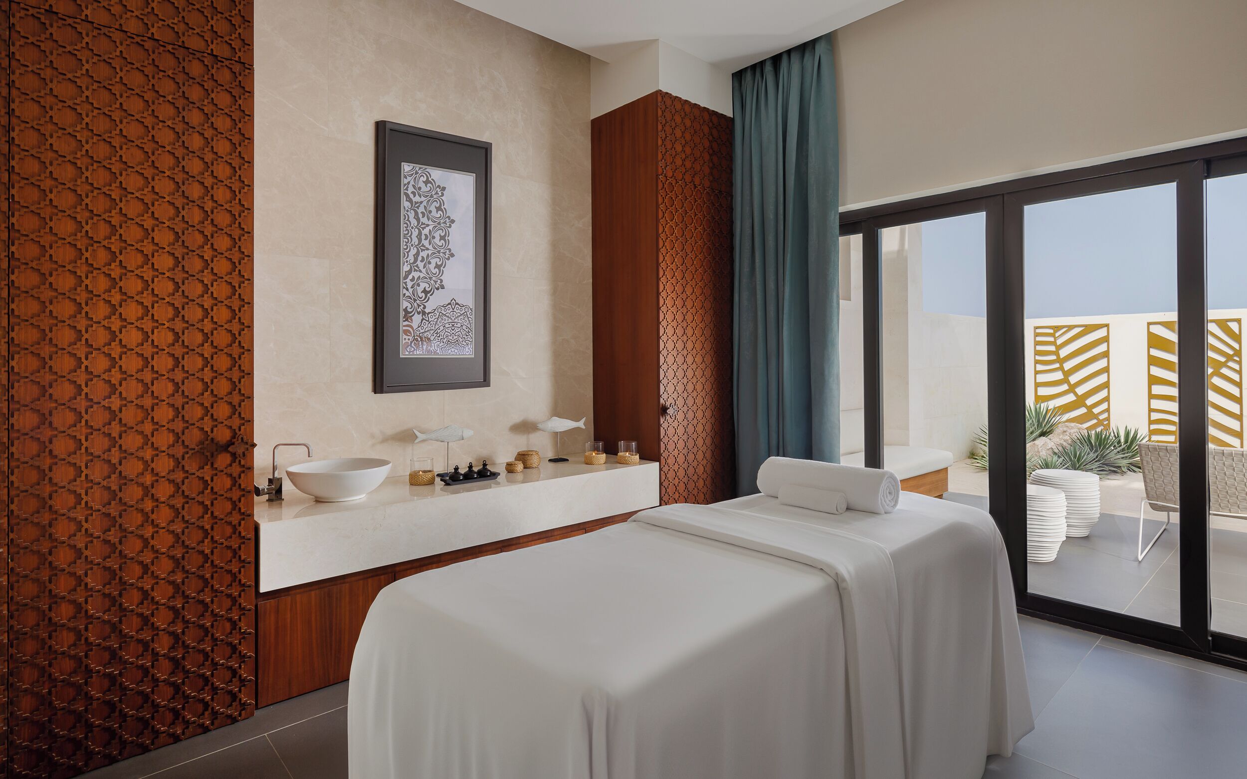 Couples treatment rooms, hot tub, steam room, Turkish bath