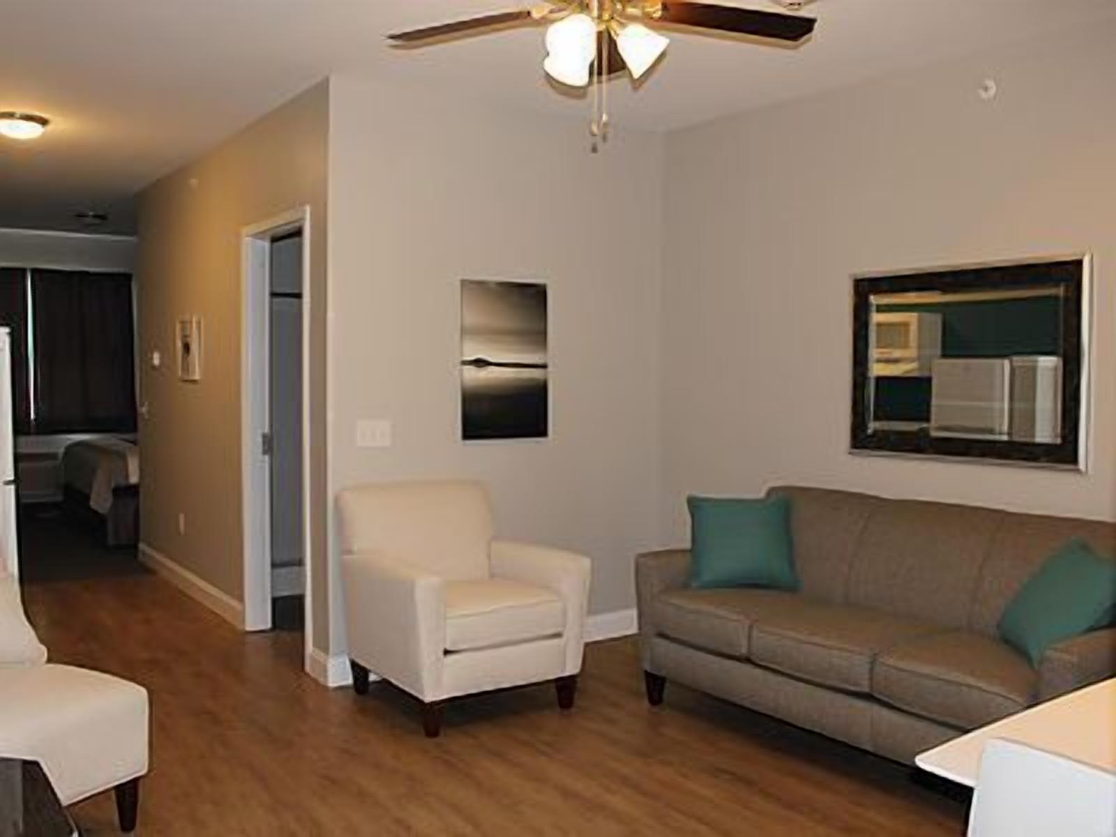 標準客房, 1 張特大雙人床 | 1 間臥室、高級寢具、舒適加層、書  桌