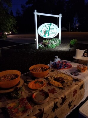 Dining - The Acorn Suites (Mebane)