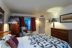 Condo, 3 Bedrooms | Living area
