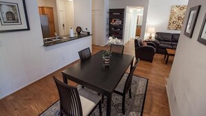 Villa, 3 soverom | Spiseområde på rommet