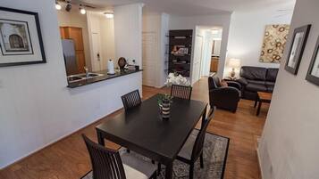 Villa, 3 Bedrooms | In-room dining