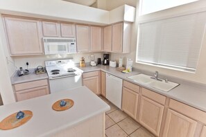 Condo, 2 Bedrooms | Private kitchen