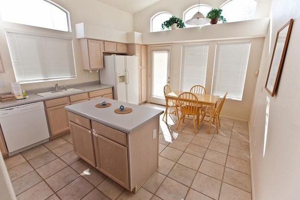 Condo, 2 Bedrooms | Private kitchen