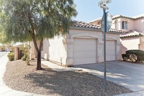 Exterior - Keep It Simple By Signature Vacation Rentals (Glendale)