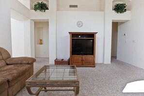 Condo, 2 Bedrooms | Living area