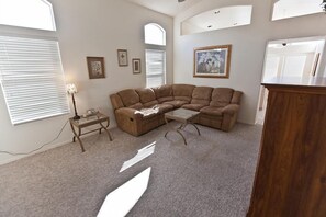 Apartment, 2 Schlafzimmer | Wohnbereich | DVD-Player