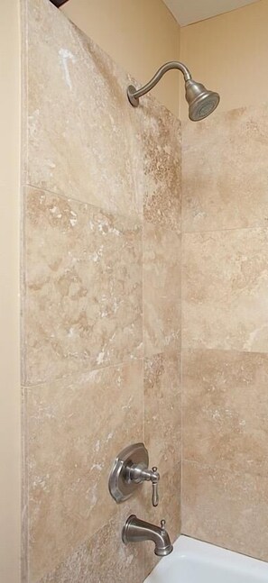 Apartment, 2 Schlafzimmer | Badezimmer | Duschwanne, Haartrockner, Handtücher, Shampoo