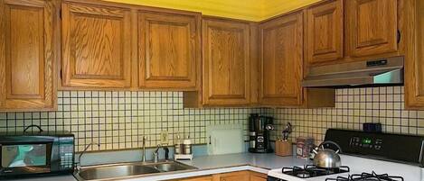 Condo, 2 Bedrooms | Private kitchen