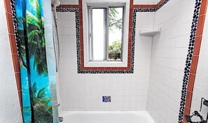 Condo, 2 Bedrooms | Bathroom | Combined shower/tub, towels