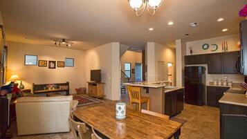 Condo, 3 Bedrooms | In-room dining