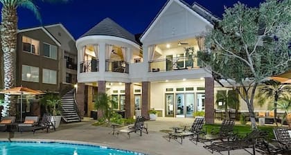 Heart of Phoenix By Signature Vacation Rentals