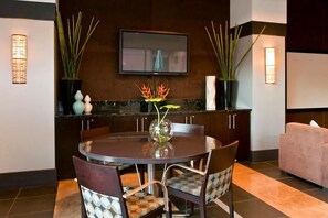 Villa, 1 Bedroom | In-room dining