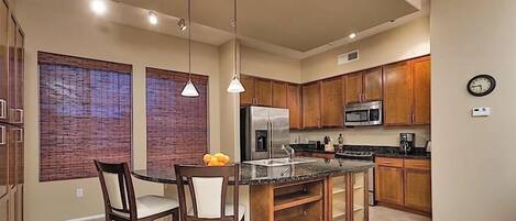 Condo, 3 Bedrooms | Private kitchen
