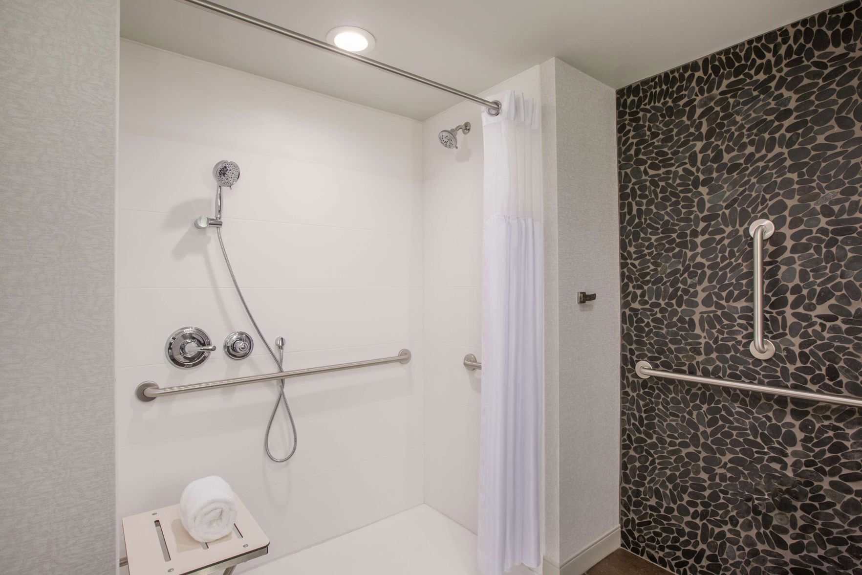 Salle de bain | Douche, serviettes fournies