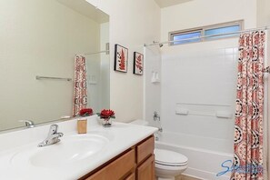 House, 3 Bedrooms | Bathroom | Combined shower/tub, hair dryer, towels, shampoo
