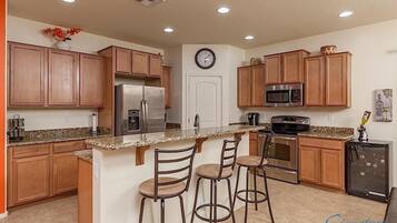 House, 3 Bedrooms | Private kitchen | Fridge, microwave, stovetop, dishwasher