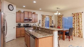 Nhà, 3 phòng ngủ | Bếp riêng | Tủ lạnh, lò vi sóng, bếp nấu, máy rửa bát