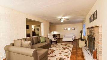 Kondominium, 2 kamar tidur | Area keluarga | Pemutar DVD