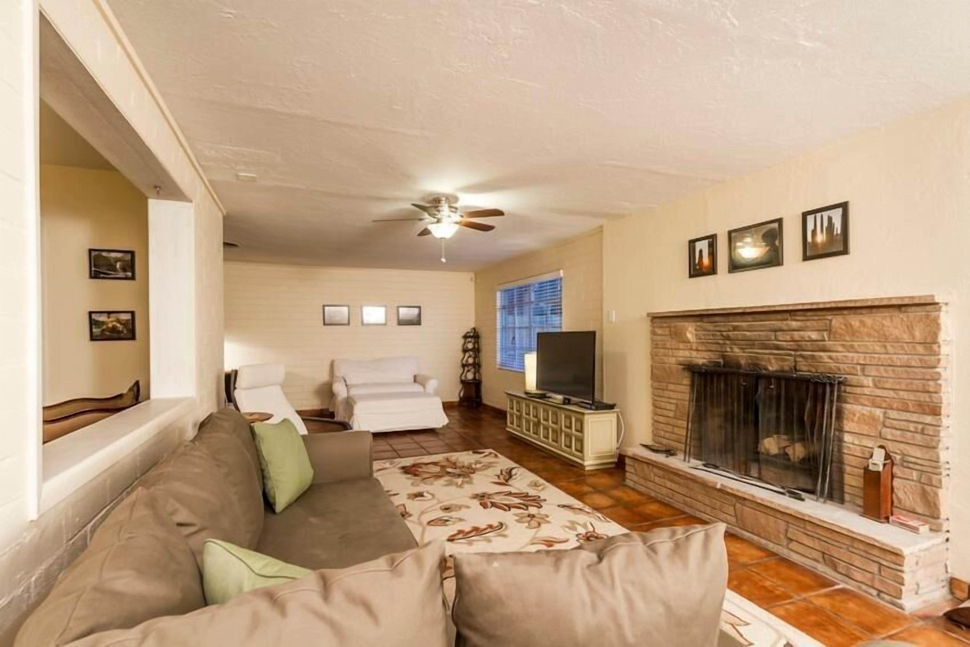 콘도, 침실 2개 | 거실 공간 | DVD 플레이어