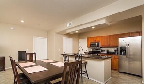 Private kitchen - Wonderland By Signature Vacation Rentals (Phoenix)
