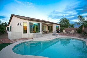 Kolam renang outdoor