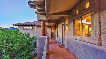 Condo, 3 Bedrooms, Mountain View | Balcony