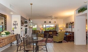 公寓客房, 3 間臥室, 山景 | 房內用餐區