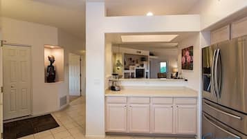 Condo, 3 Bedrooms, Mountain View | Private kitchen | Fridge, microwave, coffee/tea maker