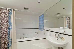 Condo, 3 Bedrooms, Pool View | Bathroom - Velvet Dream By Signature Vacation Rentals (Tempe)