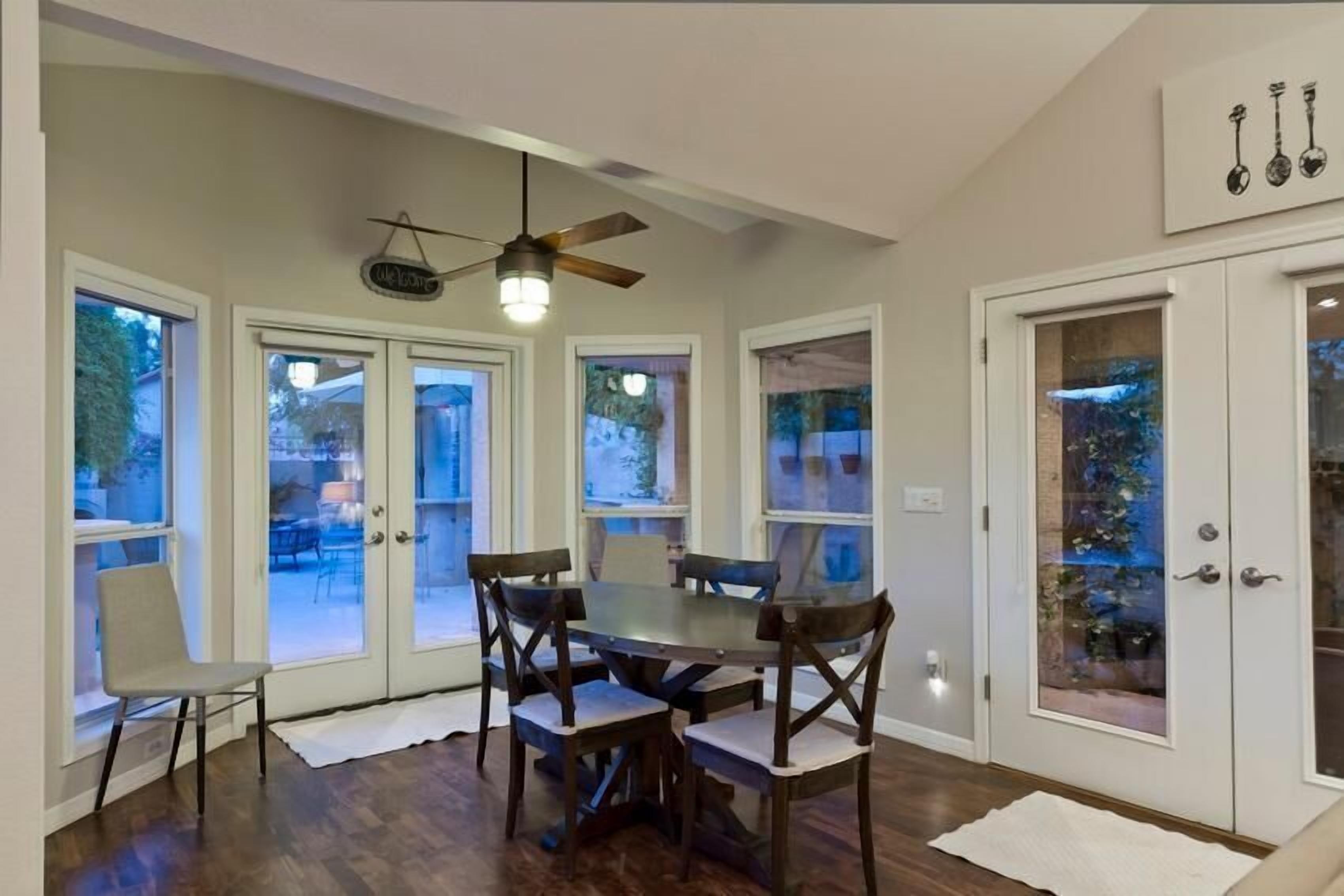 Condo, 3 Bedrooms, Pool View | In-room dining