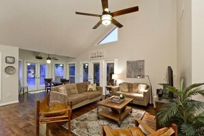 Condo, 3 Bedrooms, Pool View | Living area