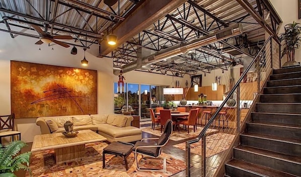 Lobby lounge - Urban Living By Signature Vacation Rentals (Scottsdale)