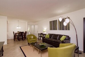 Appartamento, 2 camere da letto | Area soggiorno | Lettore DVD