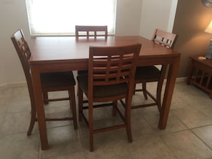 Hercules 2 Bedroom 2 Bath | In-room dining