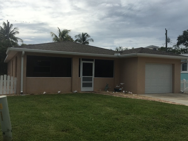Front of property - Hercules Weekly Vacation Rental (Fort Myers Beach)