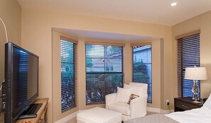 Living area - Truly Charming at McCormick Ranch By Signature Vacation Rent (Scottsdale)