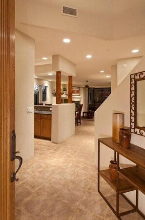Hallway - Troon North Golf Casitas By Signature Vacation Rentals (Scottsdale)