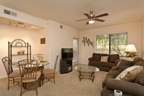 Condo, 1 Bedroom | Living area