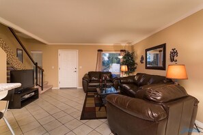 Huoneisto, 2 makuuhuonetta | Oleskelualue | DVD-soitin