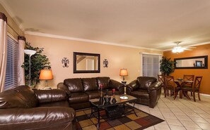 Huoneisto, 2 makuuhuonetta | Oleskelualue | DVD-soitin