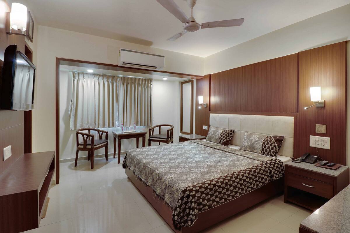 Deluxe Room, 1 King Bed