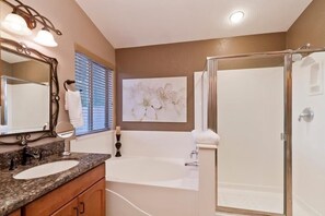 Condo, 3 Bedrooms | Bathroom | Combined shower/bathtub, hair dryer, towels - All Star By Signature Vacation Rentals (Chandler)