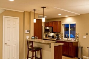 Condo, 2 Bedrooms | Private kitchen