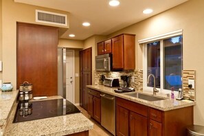 Condo, 2 Bedrooms | Private kitchen | Fridge, microwave, coffee/tea maker - 19th Hole By Signature Vacation Rentals (Phoenix)
