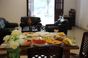 บริการอาหารเช้า อาหารกลางวัน อาหารเย็น, อาหารนานาชาติ