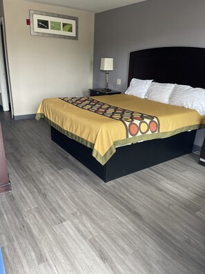 Desk, free WiFi, bed sheets - Kinder Inn (Kinder)