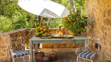 Petit déjeuner, déjeuner et dßner servis sur place