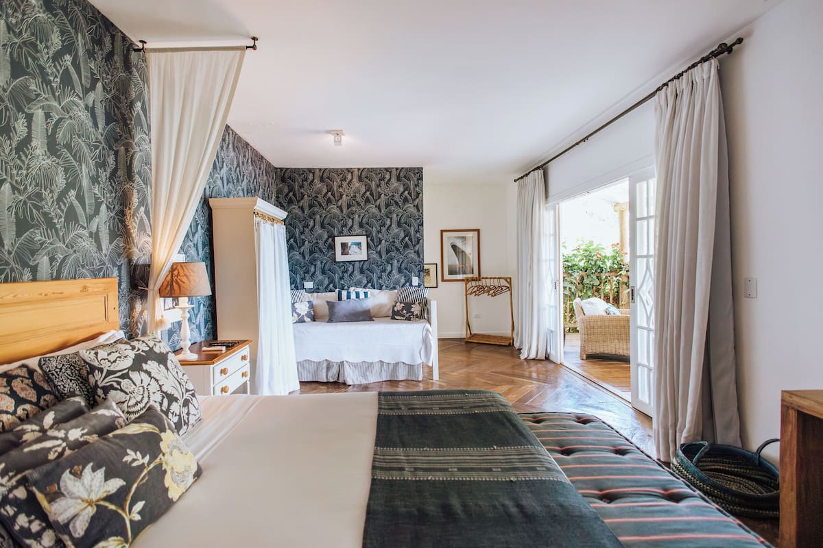 Deluxe Room, 1 King Bed, Sea View | Egyptian cotton sheets, premium bedding, minibar, in-room safe